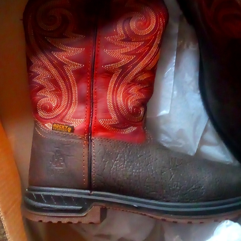 Ariat boots size 7.5 D Medium